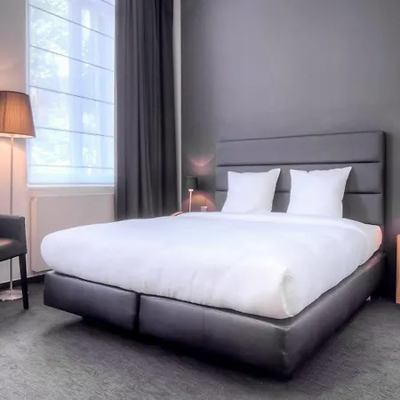 Hotel St 3*